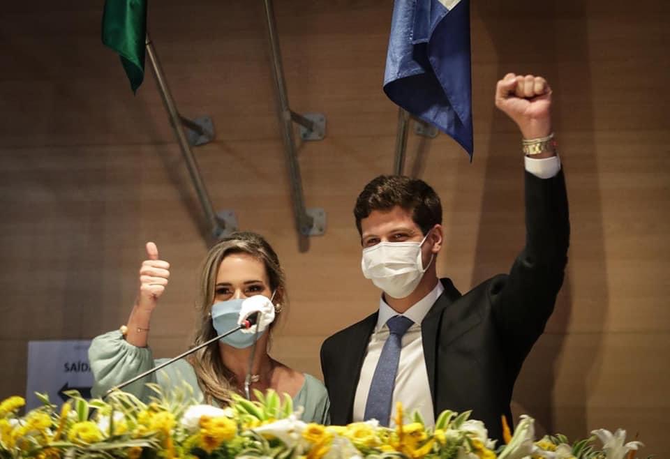 Durante posse, João faz agradecimentos a Paulo e Geraldo