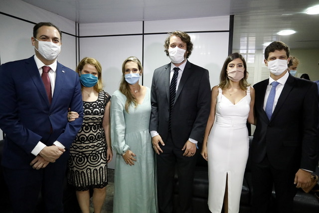 Paulo Câmara prestigia posse de João Campos