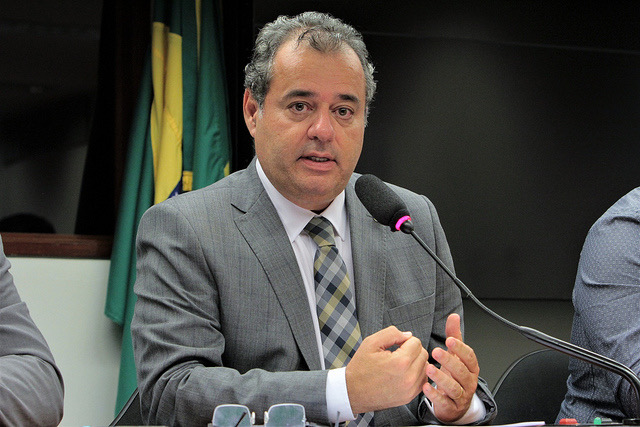 Danilo questiona fechamento de unidades do Banco do Brasil