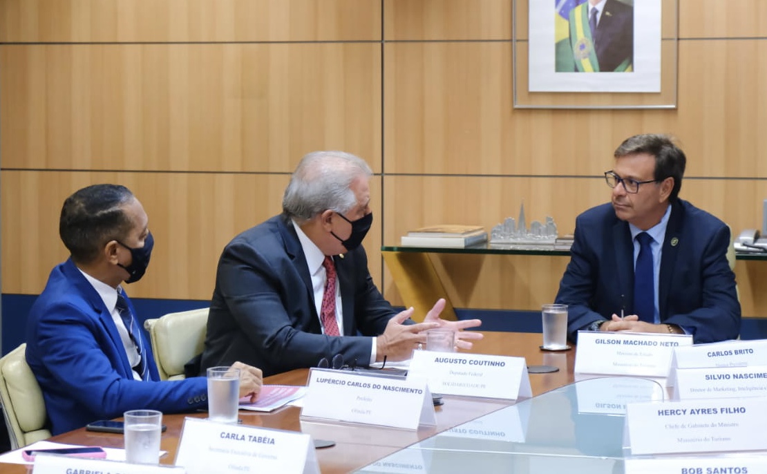 Lupércio busca recursos para revitalização da orla de Olinda