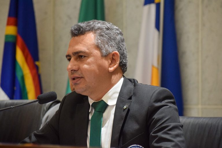 PT decide entregar cargos no Governo do Estado