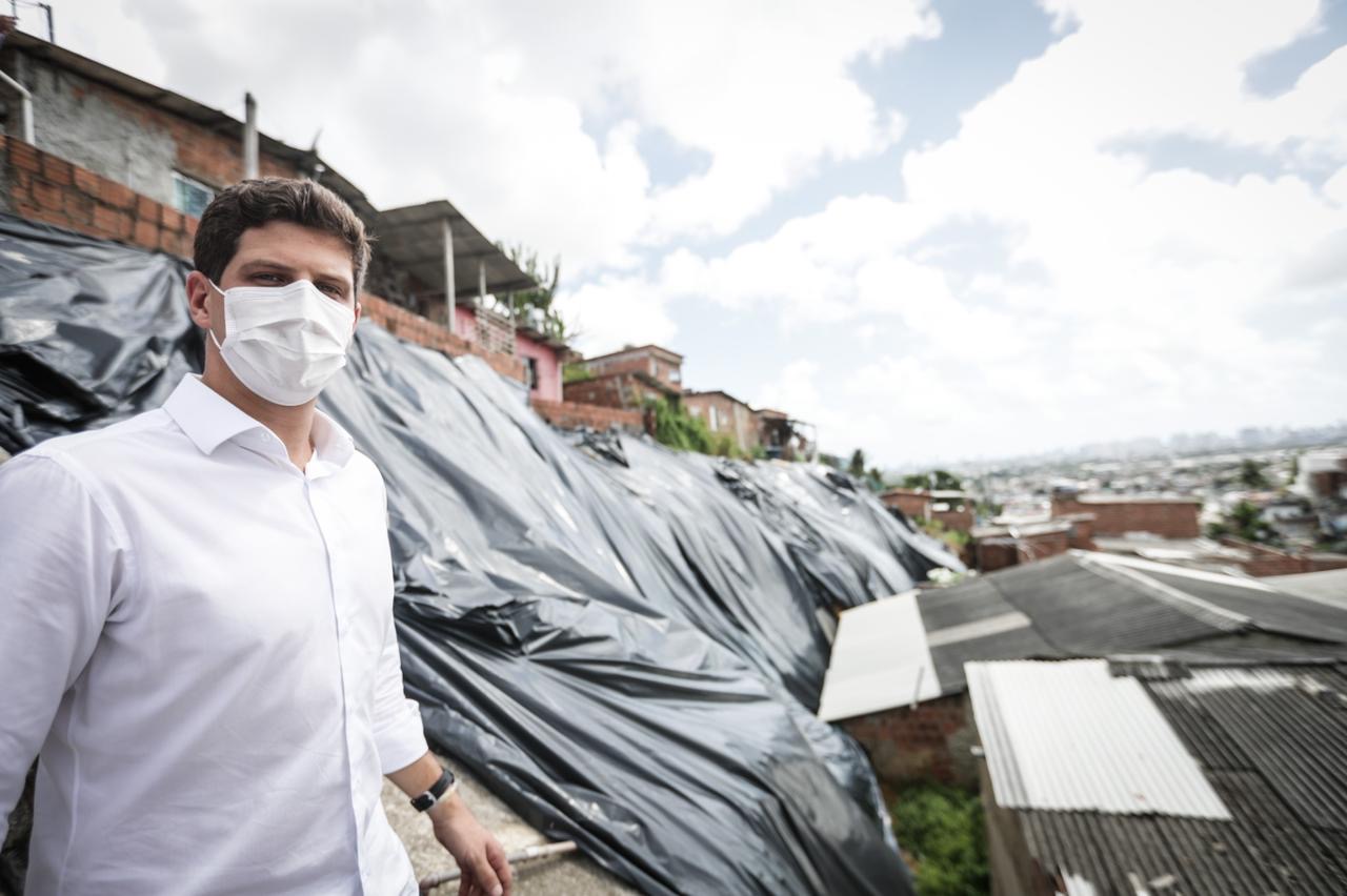 Prefeitura inicia obras em 12 áreas de morro do Recife