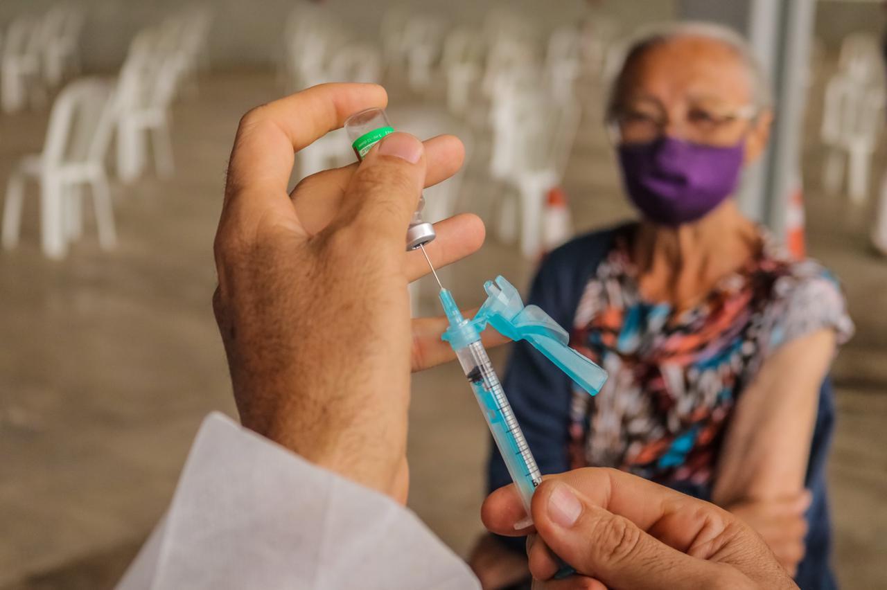 Prefeitura de Caruaru apresenta balanço de vacinação em idosos