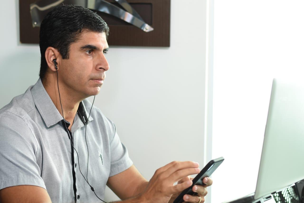 Lessa solicita normalização de serviços de operadora de celular