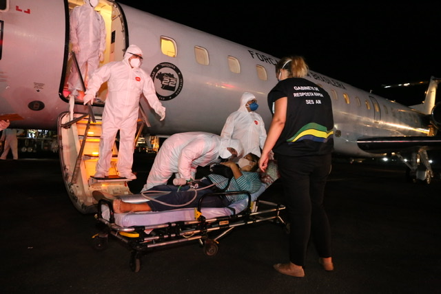 DF recebe grupo de pacientes com Covid-19 vindo de Manaus