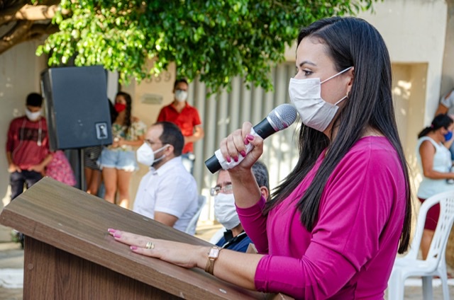 Márcia inicia agenda de trabalho tomando café da manhã com garis