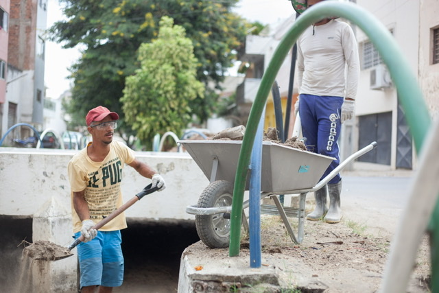 Prefeitura de Santa Cruz inicia programa de limpeza na cidade