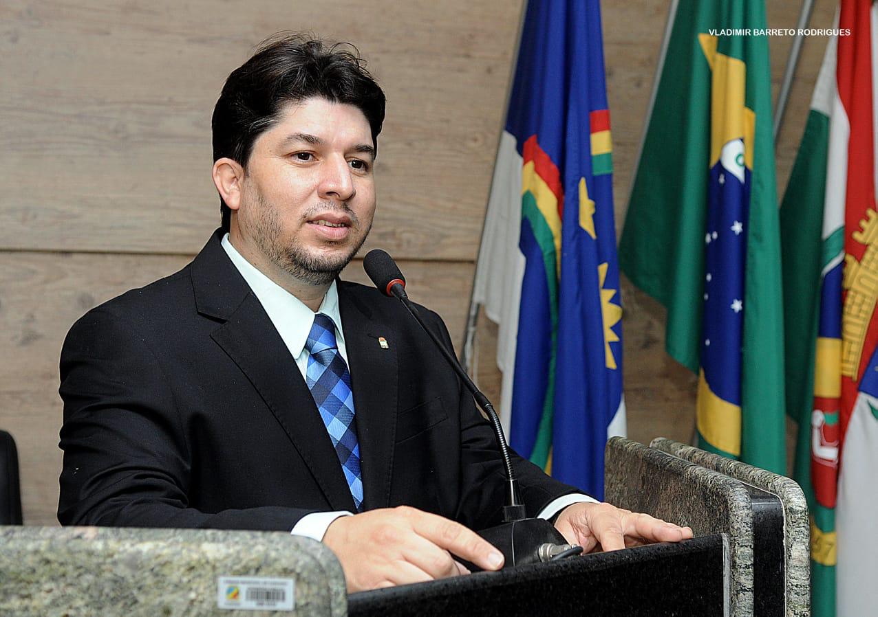 Fagner solicita ações para crianças e adolescentes com autismo