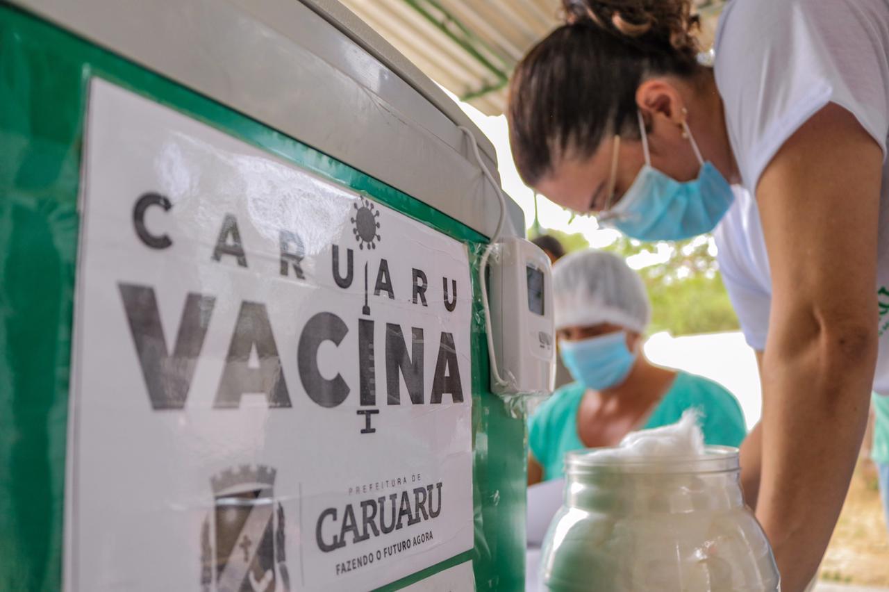 Caruaru segue imunizando profissionais de saúde do município