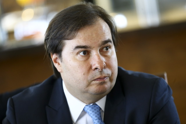 Rodrigo Maia fala em “traição” e anuncia saída do DEM
