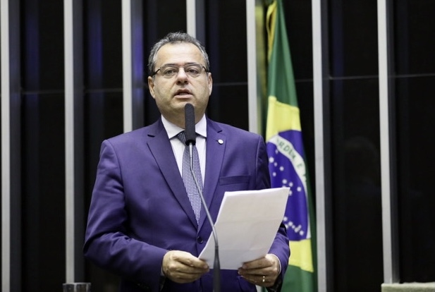 Danilo Cabral assume liderança do PSB na Câmara