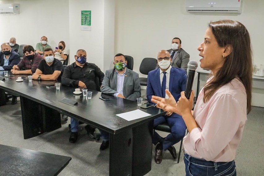 Raquel Lyra aproxima Poderes Executivo e Legislativo