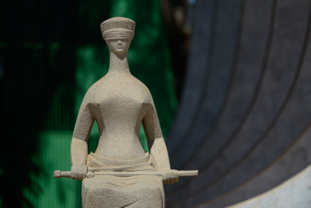 Cenário Político: democracia sob ataque