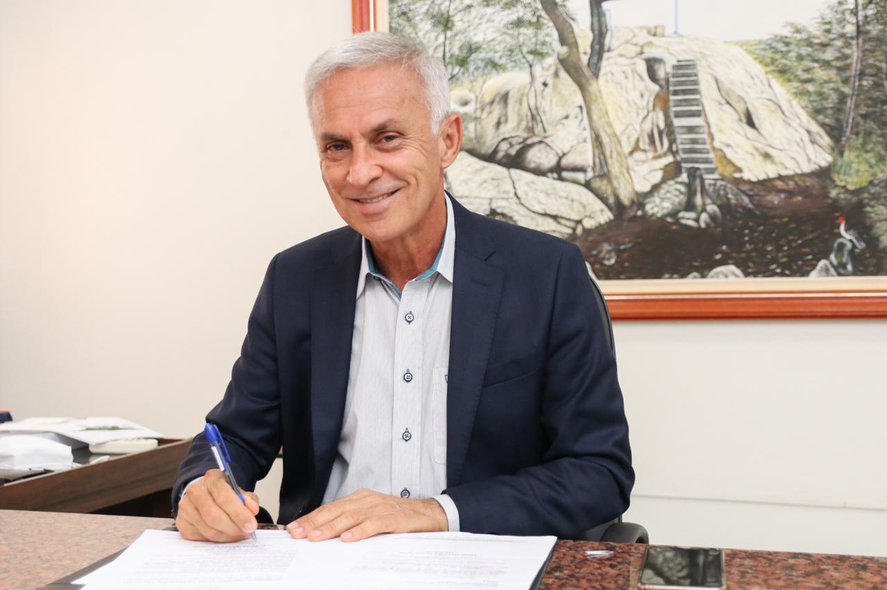 Prefeito de Vitória sanciona auxílio para entidades carnavalescas