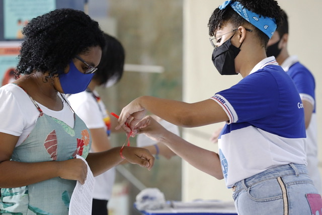 Alunos da rede estadual retornam às escolas em Pernambuco