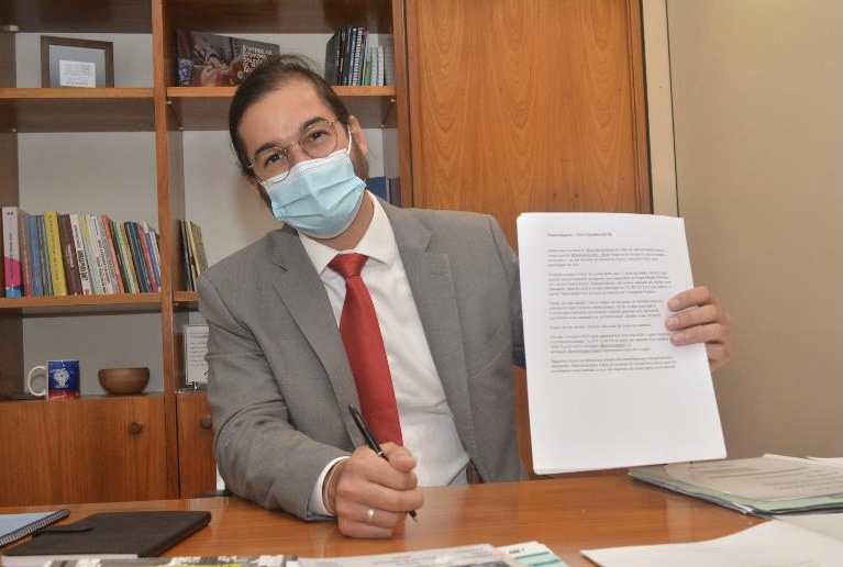 Túlio Gadêlha aprova projeto que pune quem furar fila