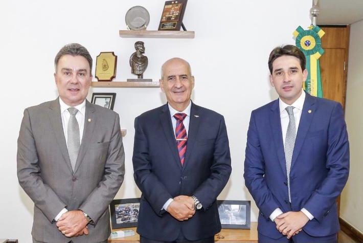 Ricardo Teobaldo debate ações para municípios pernambucanos