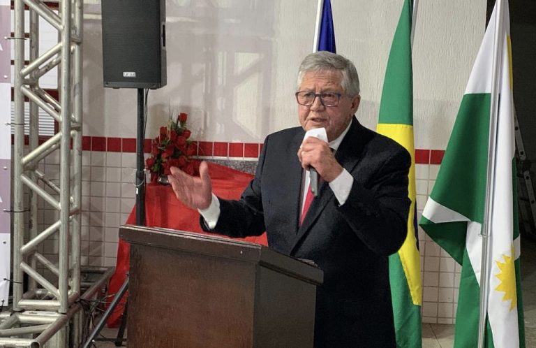 Prefeito de Sertânia faz pedidos a Bolsonaro durante visita