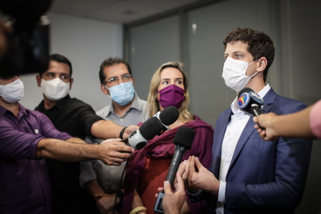 João Campos sanciona auxílio do Carnaval do Recife