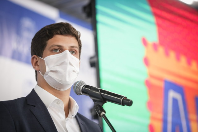 João Campos anuncia auxílio emergencial de Carnaval