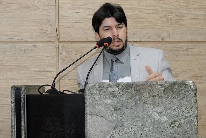 Fagner cobra melhorias em Unidades de Saúde de Caruaru