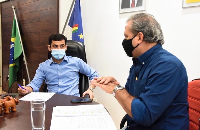 Tadeu discute andamento de emendas com Claudiano Martins