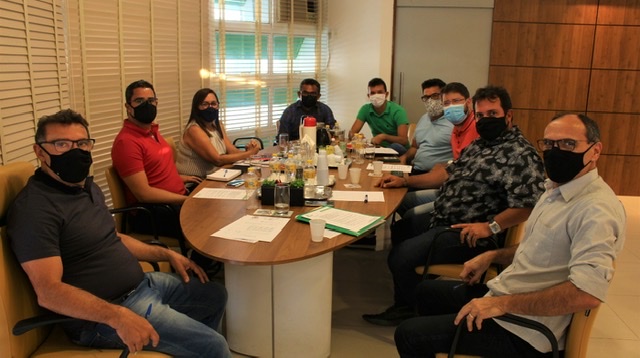 Prefeito de Arcoverde alinha estratégias com bancada governista