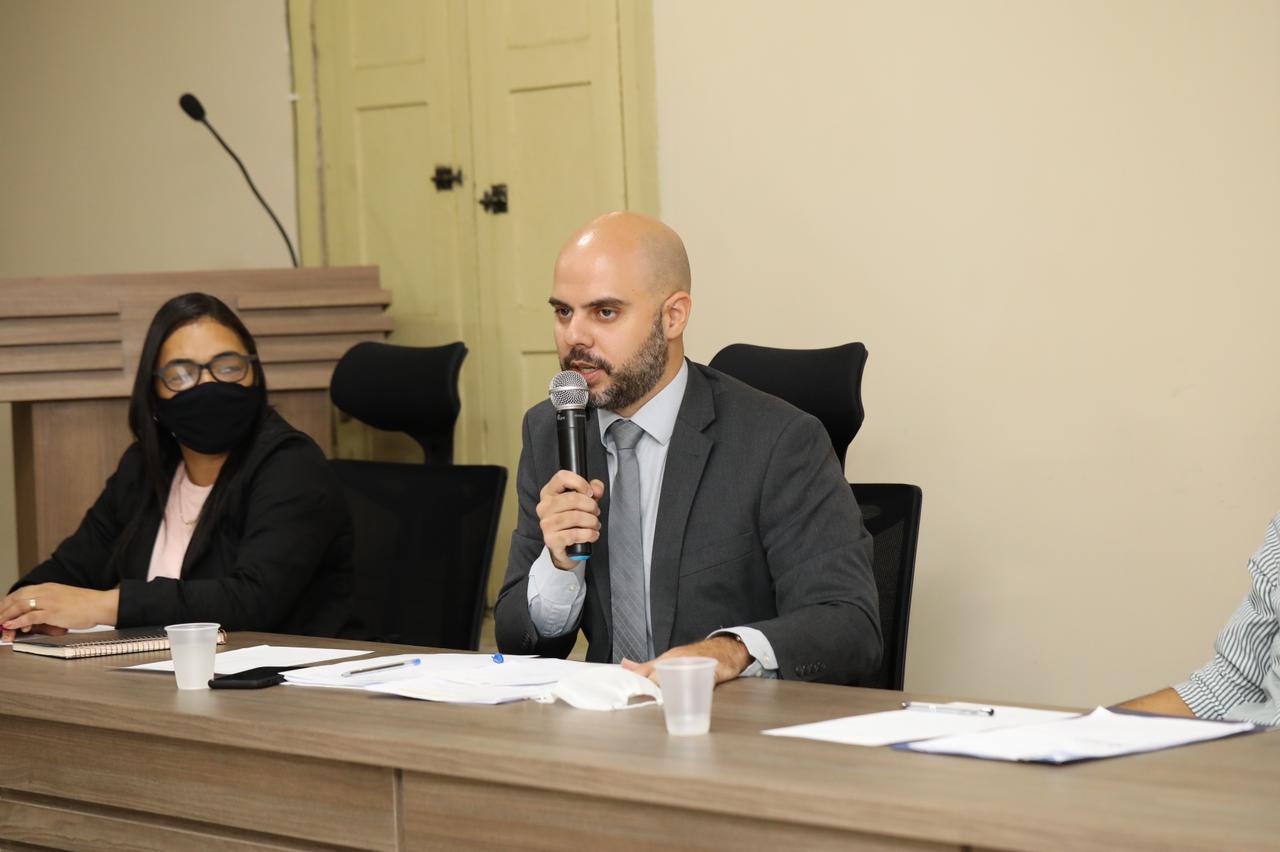 Em Escada, Romero participa de audiência sobre transporte público