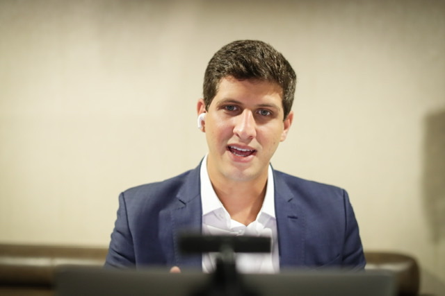 João Campos discute mudanças climáticas em evento global