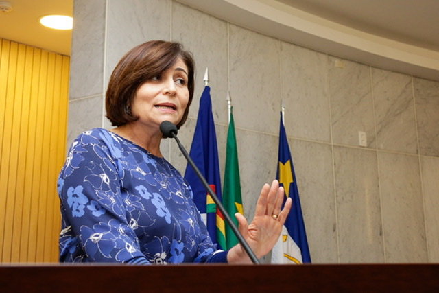 Simone Santana solicita Central de Oportunidades para Ipojuca