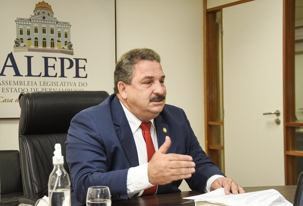 Eriberto encaminha para comissões criação de programa que concede passagens gratuitas a desempregados
