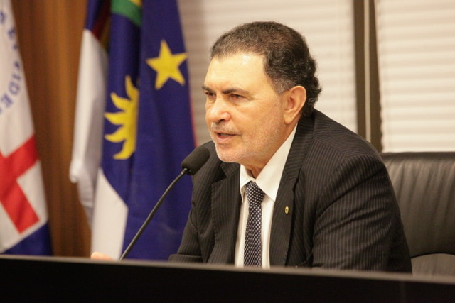 Tony Gel defende restrições e critica festas clandestinas