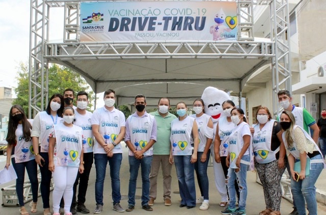 Santa Cruz realiza drive-thru de vacinação em idosos
