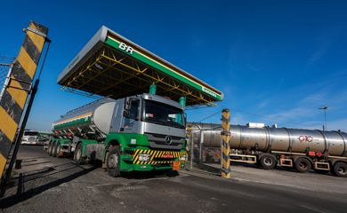 Petrobras reduz preço de gasolina e diesel nas refinarias