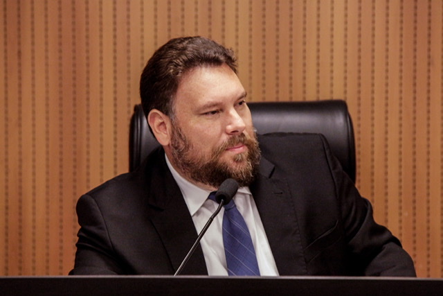 Lei garante brinquedos inclusivos em praças e parques públicos