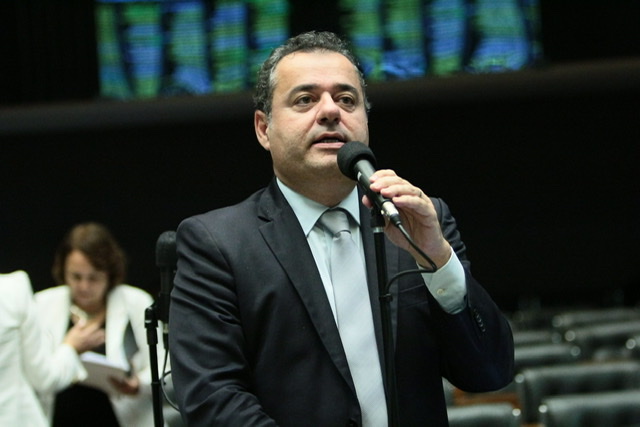 Emendas de Danilo Cabral à PEC propõe auxílio a R$ 600