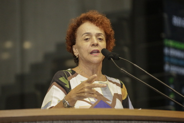 Laura Gomes alerta para recorde de mortos por Covid-19