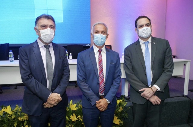 Prefeito de Vitória toma posse na diretoria da Amupe
