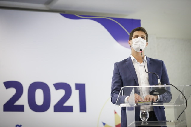 João Campos reafirma compromisso com vacina para trabalhadores da educação