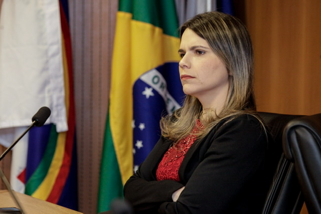 Clarissa Tércio lidera ato ao lado de lideranças evangélicas