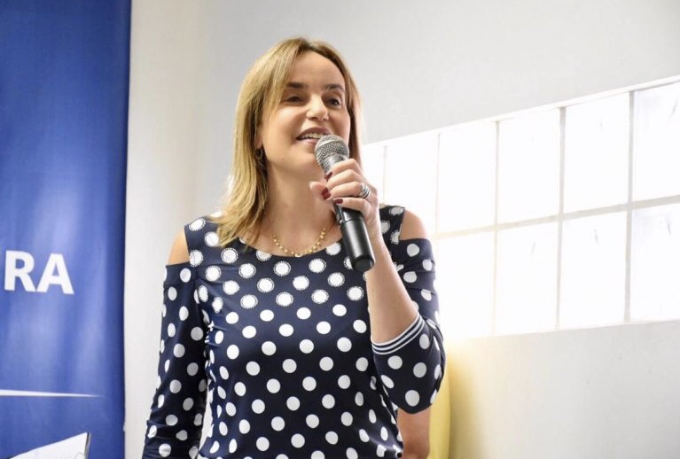 Leis propostas por Alessandra ampliam direitos do consumidor