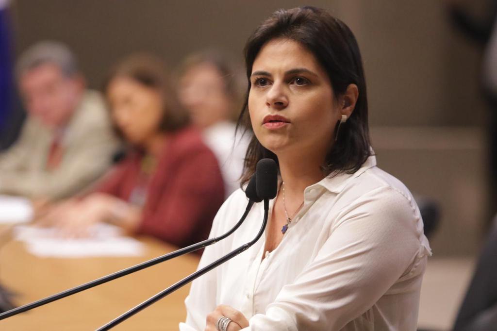 Priscila Krause pede inclusão de óticas como serviços essenciais