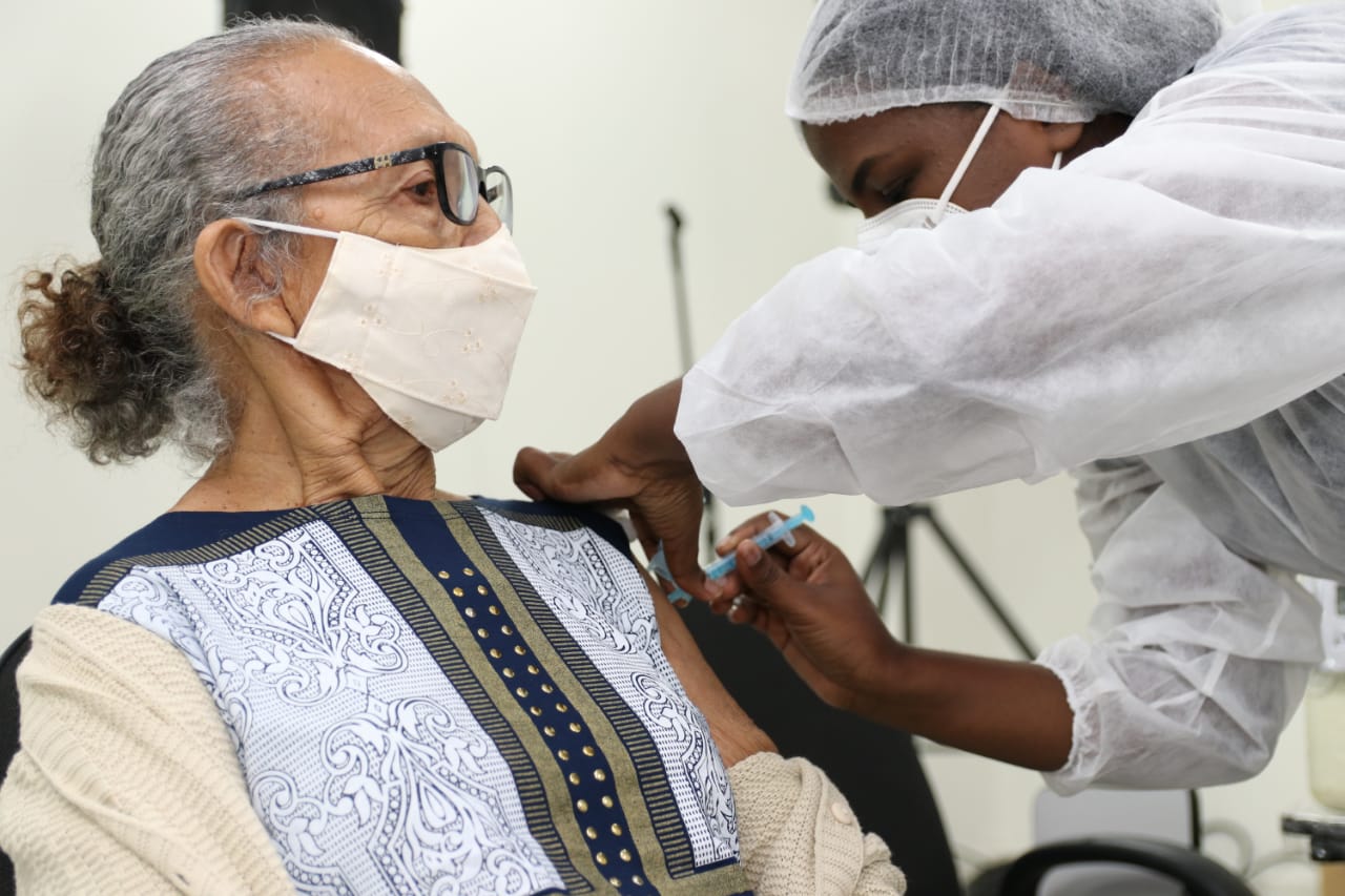 Prefeitura de Petrolina acelera vacinação no público idoso