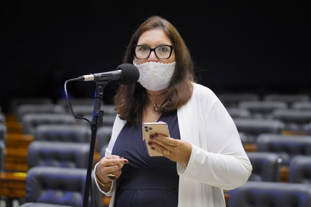 Bia Kicis é eleita presidente da CCJ da Câmara Federal