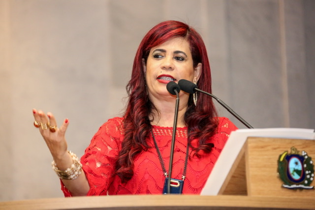 Gleide apresenta projetos contra crime de estupro de vulnerável