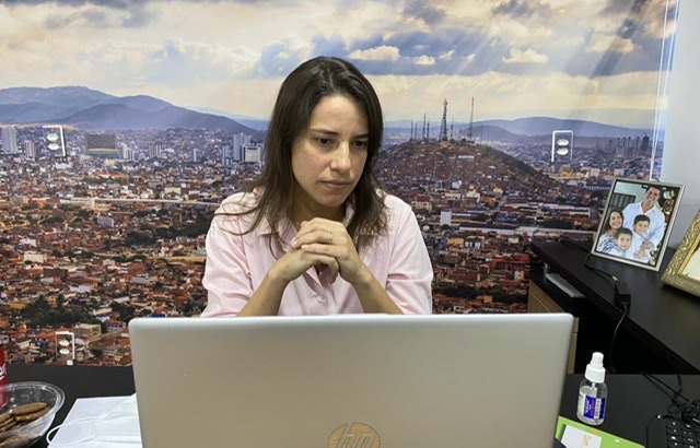 Raquel Lyra debate horário das feiras do Polo de Confecções do Agreste com prefeitos da região