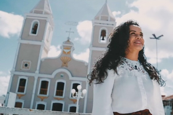 Estado rebate Lucielle sobre funcionamento de templos e igrejas