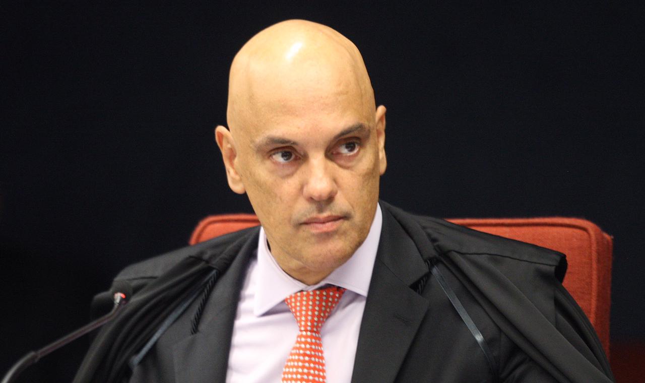 Alexandre de Moraes concede prisão domiciliar a Daniel Silveira