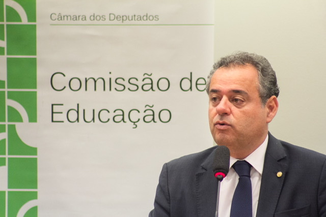 Danilo critica ‘passividade’ do MEC