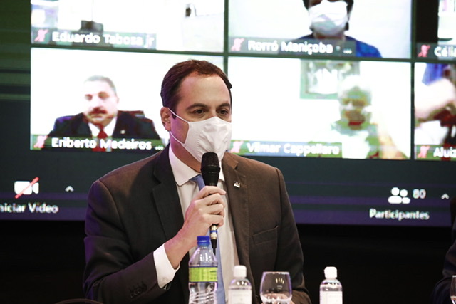 Em posse da Amupe, Paulo anuncia R$ 11 milhões para os municípios